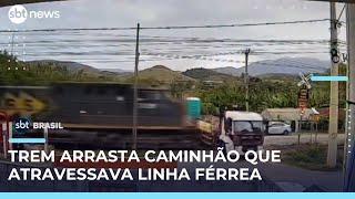 Caminhão é atingido por trem no Rio de Janeiro; duas pessoas ficam feridas | #SBTBrasil