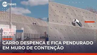 Carro despenca e fica pendurado em parede de contenção em rodovia no ES | #AquiAgora