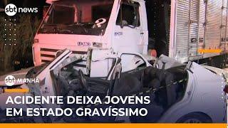 Jovens ficam em estado gravíssimo após batida com caminhão em SP | #SBTManhã