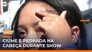 Fã leva pedrada no rosto durante show após ataque por ciúmes em SP | #AloVoce