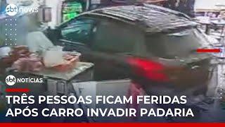 Idoso perde controle de direção e invade padaria em Porto Alegre | #SBTNoticias 1ª Edição