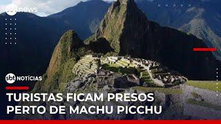 Centenas de turistas ficam presos após suspensão de trem com destino a Machu Picchu | #SBTNotícias