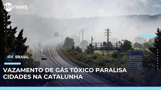 Incêndio provoca vazamento de gás tóxico e paralisa 5 cidades na Catalunha | SBT Brasil (10/05/25)