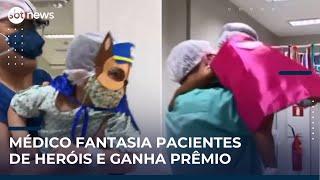 Médico fantasia crianças antes de cirurgias e ganha prêmio internacional | #SBTNews Manhã (30/04/25)