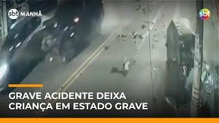 Câmera flagra colisão violenta entre dois carros em Carapicuíba (SP) | #SBTManhã