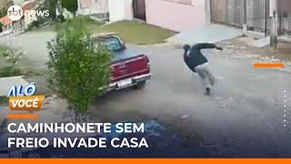 Desespero: Caminhonete desgovernada invade casa após descer ladeira sem freio | #AloVoce