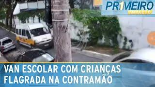 Van escolar cheia de crianças é flagrada na contramão em SP | Primeiro Impacto (21/03/25)