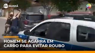 Idoso se agarra a carro para impedir roubo durante perseguição policial em MG | #SBTManha