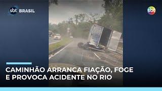 Infração de trânsito de caminhoneiro acaba em perseguição e acidente com 3 carros no RJ 