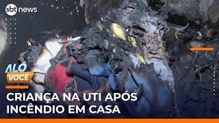 Casa pega fogo e vizinhos usam marreta para quebrar parede e salvar vítimas | #AloVoce