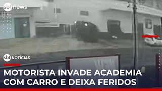 Carro bate em muro de academia e deixa quatro feridos no RS | #SBTNotícias 1ª Edição