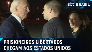 Americanos soltos em acordo com a Rússia são recebidos por Biden nos EUA