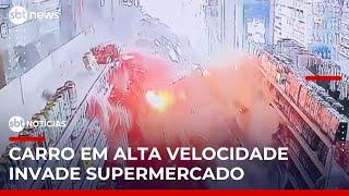Carro invade supermercado e motorista foge sem prestar socorro | #SBTNotícias
