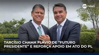 Tarcísio chama Flávio Bolsonaro de “futuro presidente” e reforça apoio em ato do PL | #SBTNews