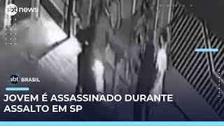 Adolescente de 15 anos é morto ao deixar celular cair durante assalto | SBT Brasil (05/05/25)