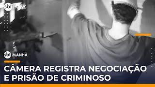 Mulher é mantida refém por marido armado com faca; câmera registra negociação | #SBTManha