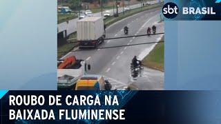 Criminosos cercam caminhão e rendem motorista no RJ | SBT Brasil (17/09/24)