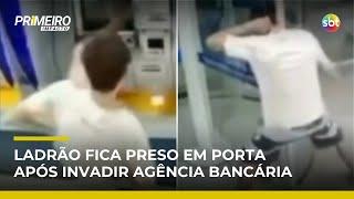 Bandido fica preso em porta giratória após tentar invadir agência bancária | #PrimeiroImpacto