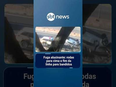 Criminosos capotam carro roubado e tentam fugir a pé após perseguição | #SBTManhã