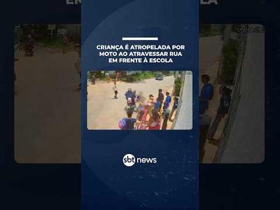 Criança é atropelada por moto ao atravessar rua em frente à escola | #SBTNotícias