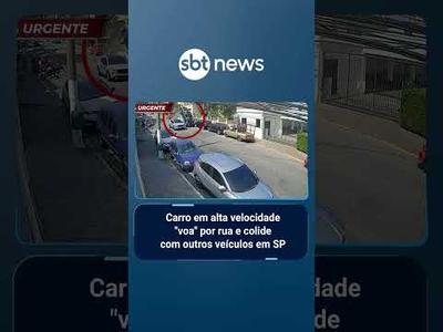 Flagra: carro em alta velocidade "voa" por rua e colide com outros veículos em SP | #AquiAgora