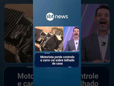 Motorista perde controle e carro cai sobre telhado de casa