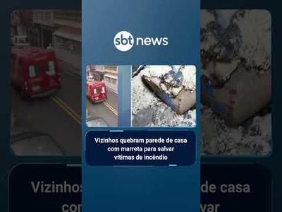 Casa pega fogo e vizinhos usam marreta para quebrar parede e salvar vítimas | #AloVoce