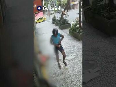 Jovem é agredida a socos por motoqueiro em calçada de Copacabana, no Rio