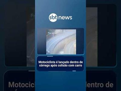 Flagra: Motociclista é lançado dentro de córrego após colisão com carro | #SBTManhã