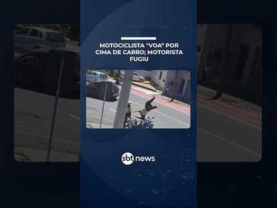 Motociclista "voa” ao ser atropelado por carro; motorista fugiu sem prestar socorro | #SBTManhã