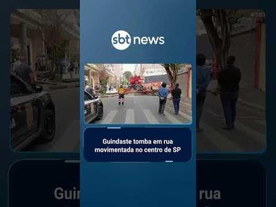 Guindaste tomba em rua movimentada no centro de SP | #SBTBrasil