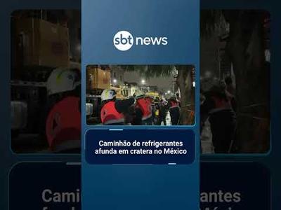 Caminhão de refrigerantes afunda em cratera no México | #SBTNotícias