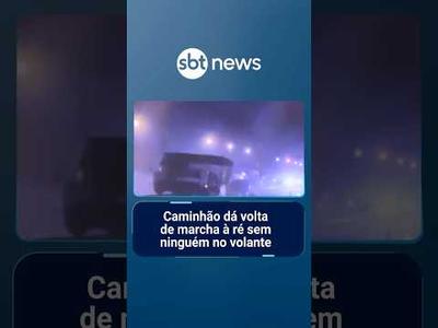 Caminhão dá volta de marcha à ré sem ninguém no volante