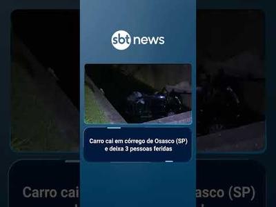 Carro cai em córrego e deixa 3 pessoas feridas na grande São Paulo | #SBTNotícias 1ª Edição