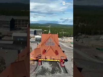 Igreja centenária movida de área de risco chega a local seguro na Suécia | #SBTNews