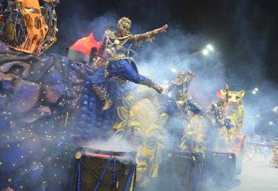 Carnaval 2026: 2º dia de desfiles no Anhembi tem Império, Mocidade e Gaviões; veja imagens