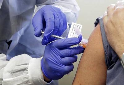 17% dos eleitores não pretendem se vacinar contra a Covid-19, diz Datafolha