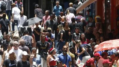 Compras na véspera do Natal agitaram o comércio em São Paulo