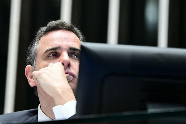 Imagem da notícia: PT vê traição de Pacheco a Messias e quer troca de candidato a governador em Minas 