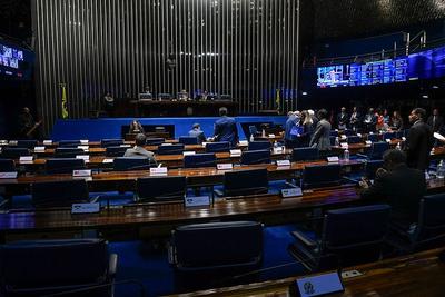 Senado termina votação de mudanças em emendas e aprova texto com restrição de bloqueios pelo governo