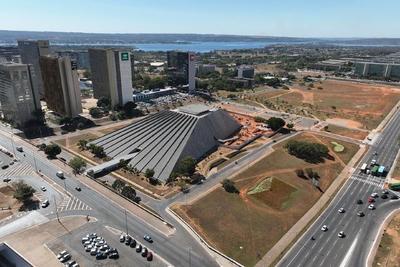 Projetado por Niemeyer, Teatro Nacional é reaberto após mais de dez anos em Brasília