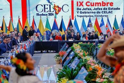 "É trágico que tentativas de golpe de Estado voltem a fazer parte do nosso cotidiano", diz Lula na Celac 