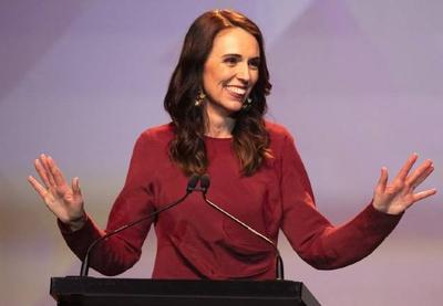 Nova Zelândia reelege primeira-ministra que tirou o coronavírus do país