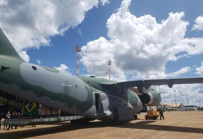 Aeronave que vai resgatar brasileiros na Ucrânia decola para Varsóvia