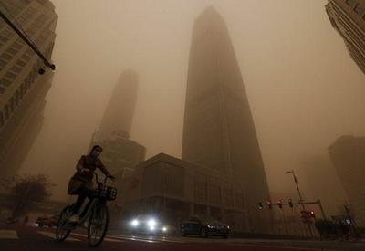 Pequim enfrenta a maior tempestade de areia registrada na década