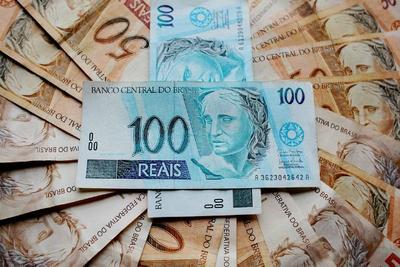 A partir de janeiro, salário mínimo deve chegar a R$ 1.002