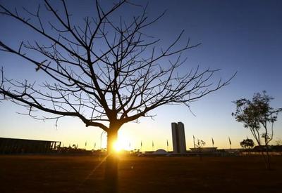 Baixa umidade e ar seco deixam Brasil em estado de alerta 