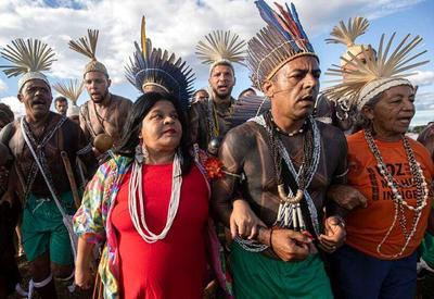 Indígenas chegam a Brasília para o "Acampamento Terra Livre"
