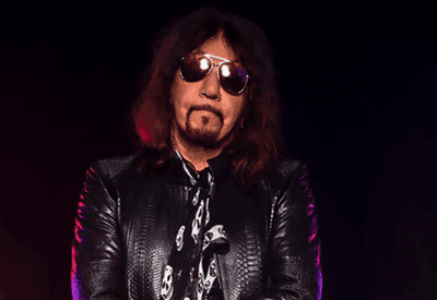Causa da morte de Ace Frehley, guitarrista fundador da banda Kiss, é divulgada