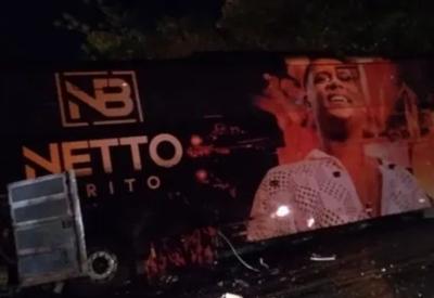 Quatro pessoas morrem em acidente envolvendo ônibus do cantor Netto Brito na Bahia